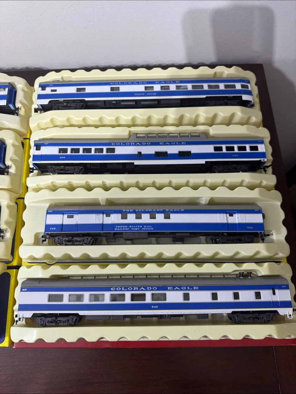 Rivarossi AHM The Colorado Eagle 1930’s HO 8 Constant Lighting Passenger Car Set